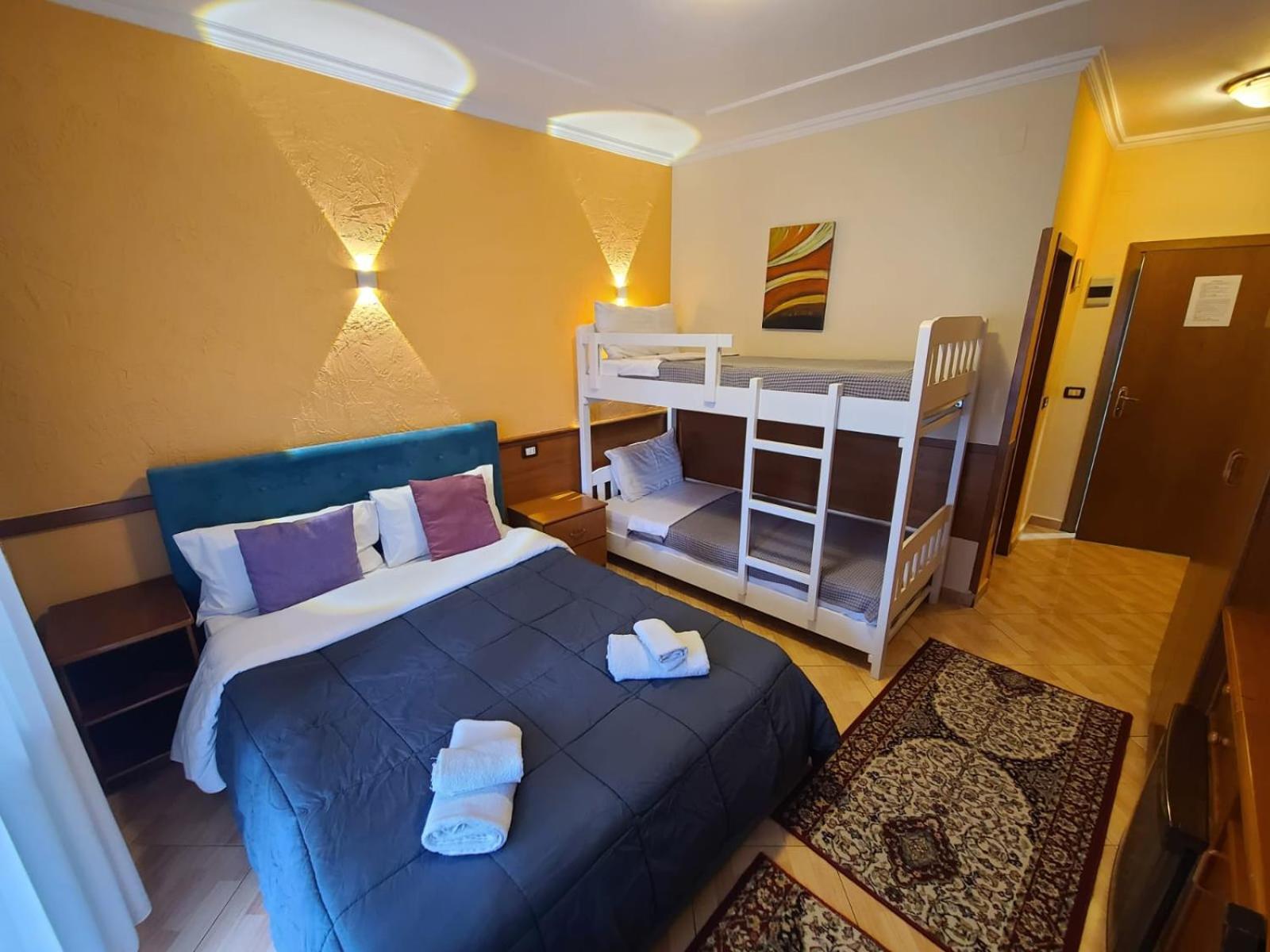 Quick Stop Hotel Tirana Kültér fotó