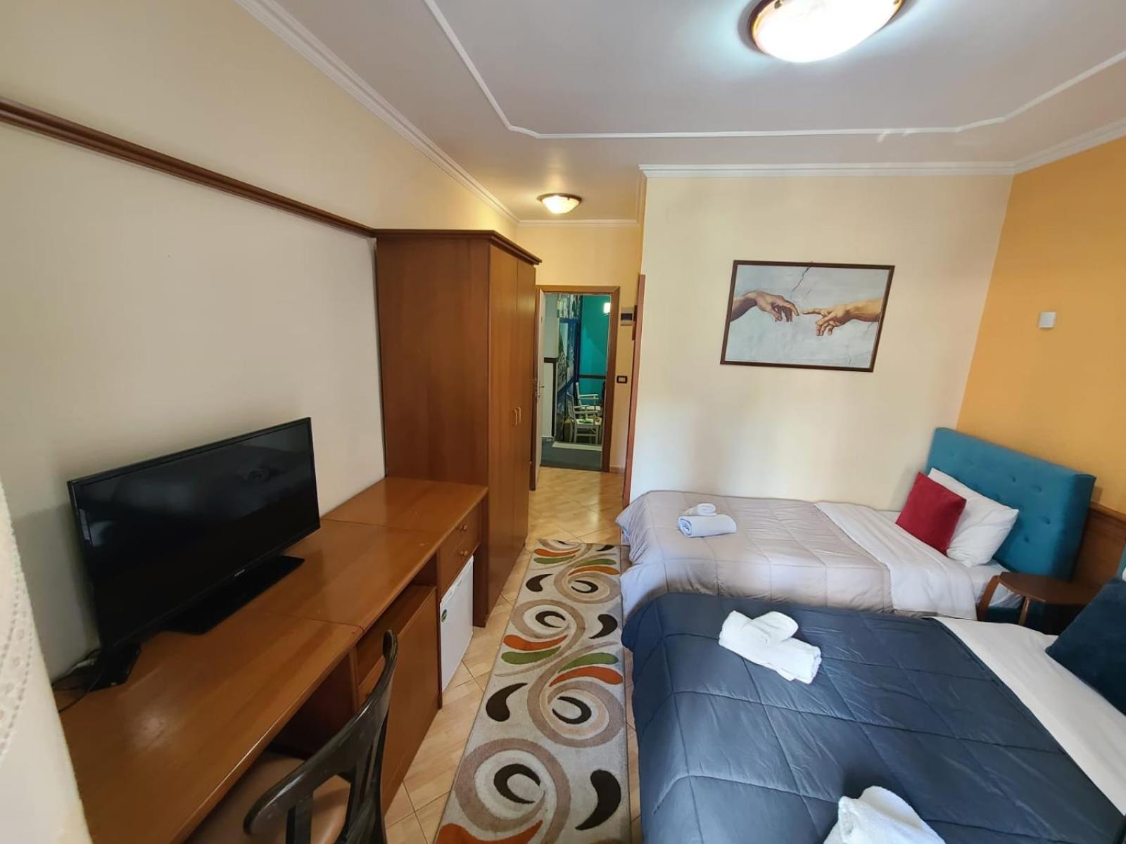 Quick Stop Hotel Tirana Kültér fotó